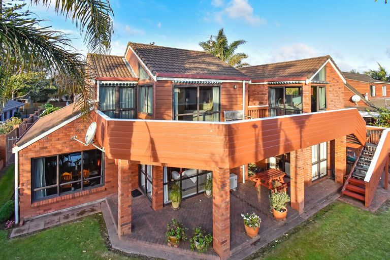 Photo of property in 16 Shepherds Road, Papakura, 2110