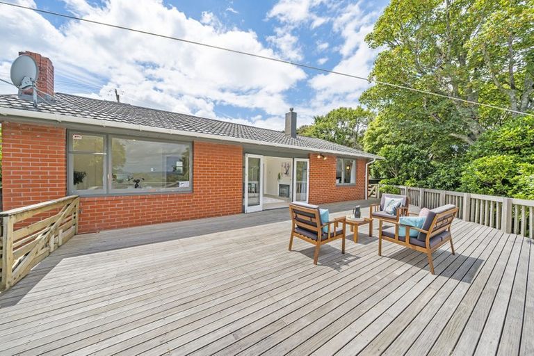 Photo of property in 10 Vista Crescent, Maoribank, Upper Hutt, 5018