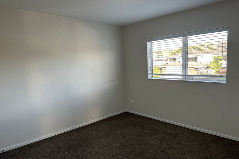 Photo of property in 77 Granville Drive, Massey, Auckland, 0614