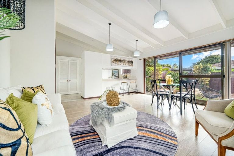 Photo of property in 2/35 Swanson Road, Henderson, Auckland, 0610