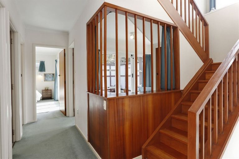 Photo of property in 21 Wernham Place, Northcote, Auckland, 0626