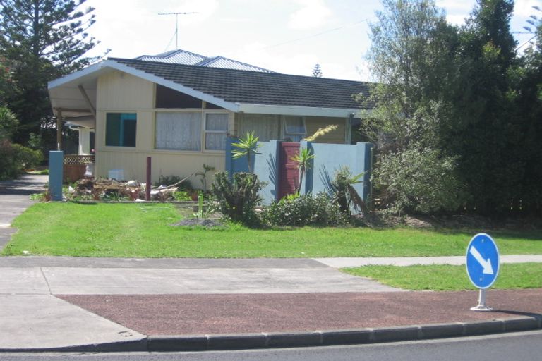 Photo of property in 2/239 Lake Road, Northcote, Auckland, 0627