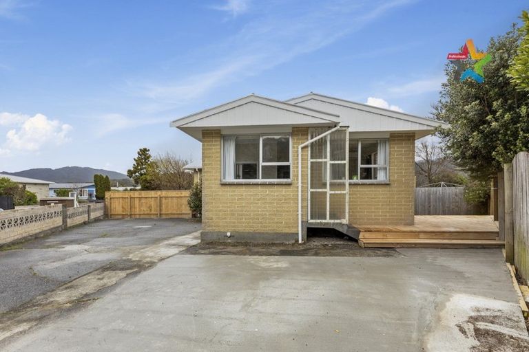 Photo of property in 15b Pencarrow Crescent, Wainuiomata, Lower Hutt, 5014