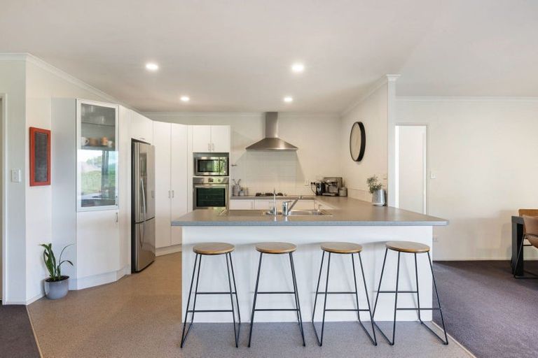 Photo of property in 107 Farnborough Drive, Grandview Heights, Hamilton, 3200