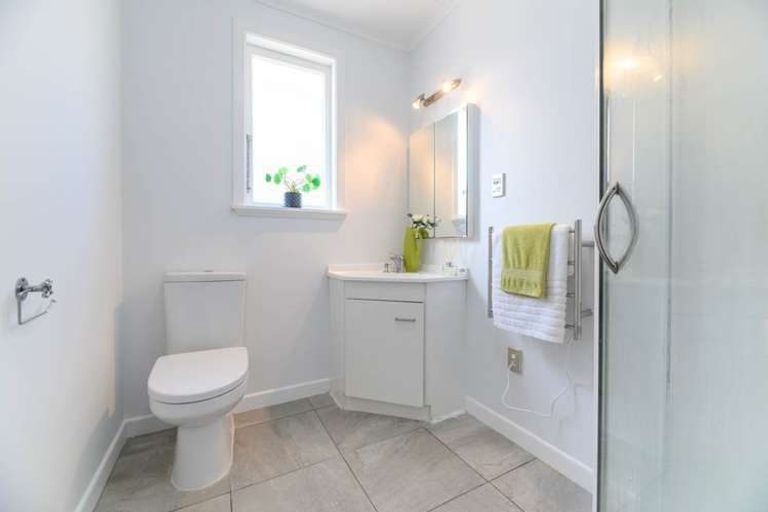 Photo of property in 130 Atkinson Road, Titirangi, Auckland, 0604