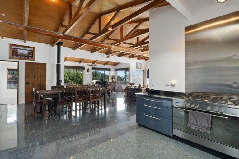 Photo of property in 136 Wynyard Crescent, Fernhill, Queenstown, 9300