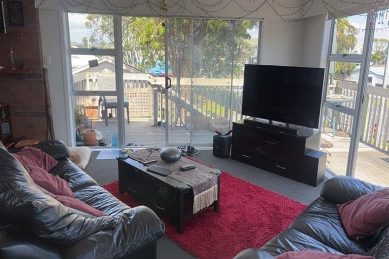 Photo of property in 931 Whangaparaoa Road, Manly, Whangaparaoa, 0930