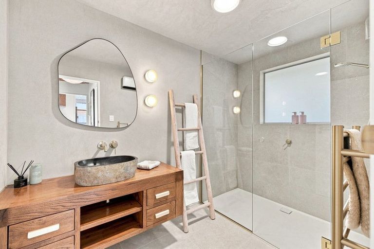 Photo of property in 1/25 Wilsons Road, Saint Martins, Christchurch, 8022