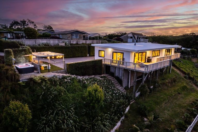 Photo of property in 22b Saint Ives Grove, Whalers Gate, New Plymouth, 4310