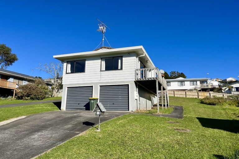 Photo of property in 65 Trias Road, Totara Vale, Auckland, 0629