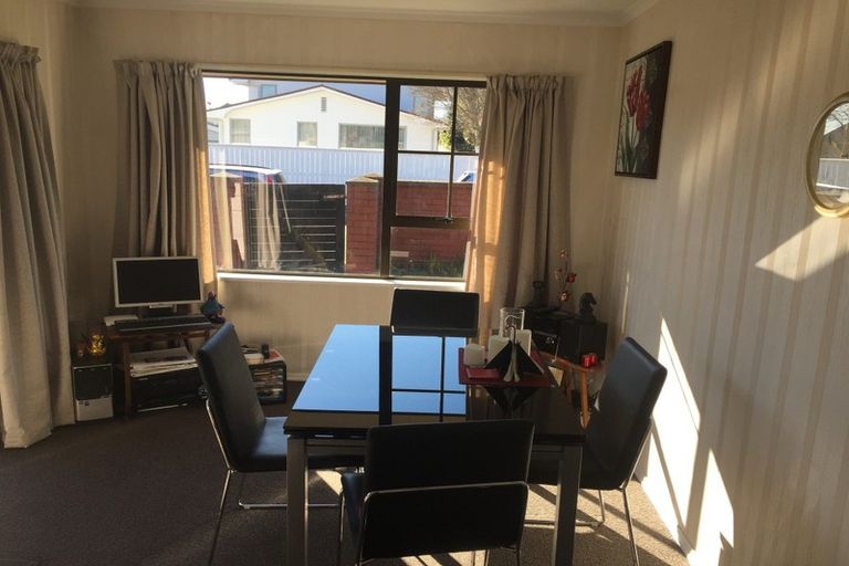 Photo of property in 4 Ladbrokes Place, Fendalton, Christchurch, 8052