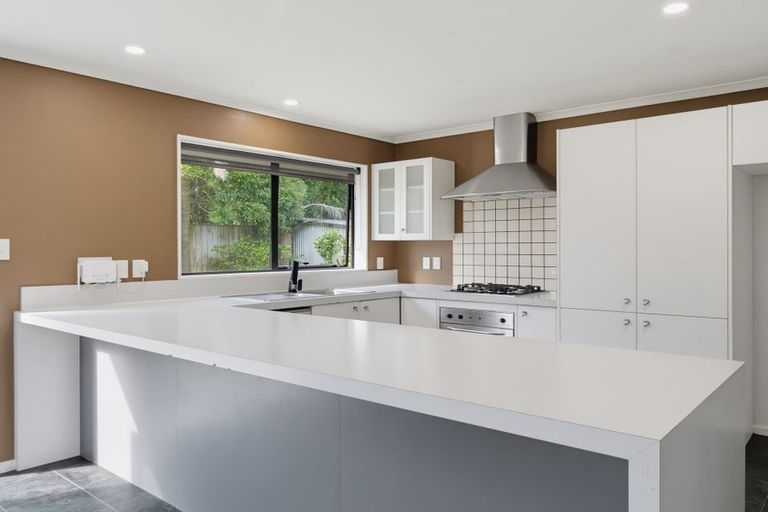 Photo of property in 72 Geneva Terrace, Kelvin Grove, Palmerston North, 4414