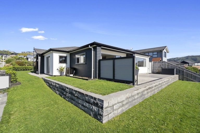 Photo of property in 2 Ihakara Arthur Lane, Aotea, Porirua, 5024