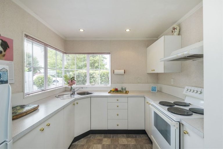 Photo of property in 2a Duna Place, Takaro, Palmerston North, 4412