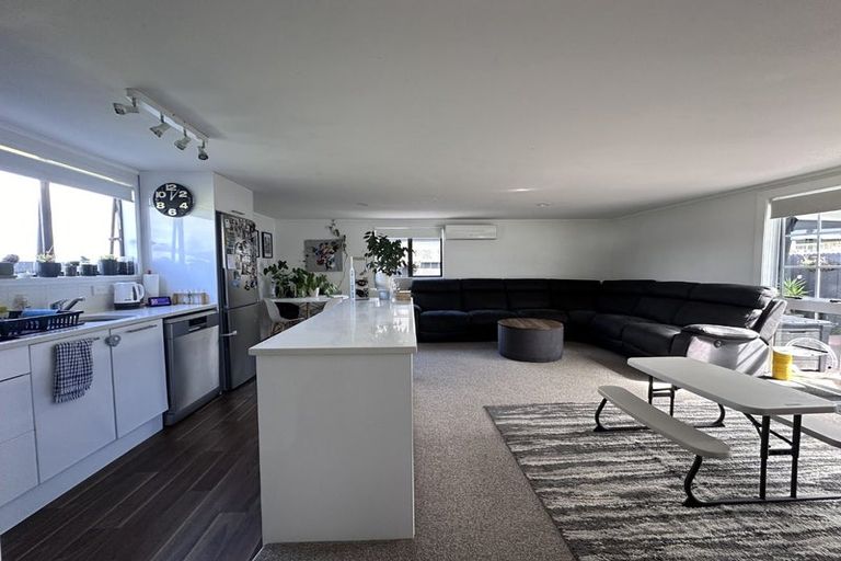 Photo of property in 4 Centreway Road, Orewa, 0931