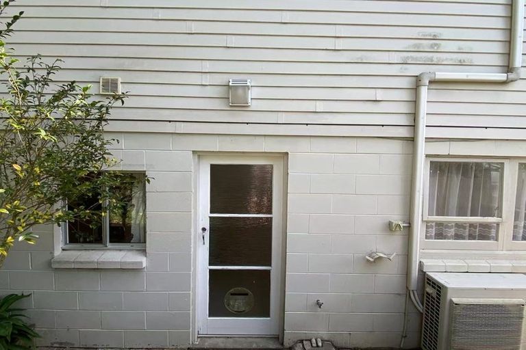 Photo of property in 29 Ayton Drive, Totara Vale, Auckland, 0629