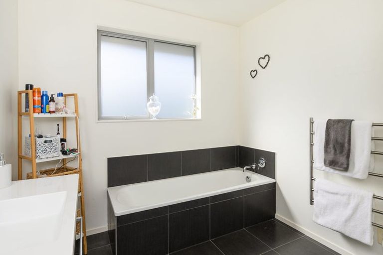 Photo of property in 24 Liberty Grove, Kelvin Grove, Palmerston North, 4414