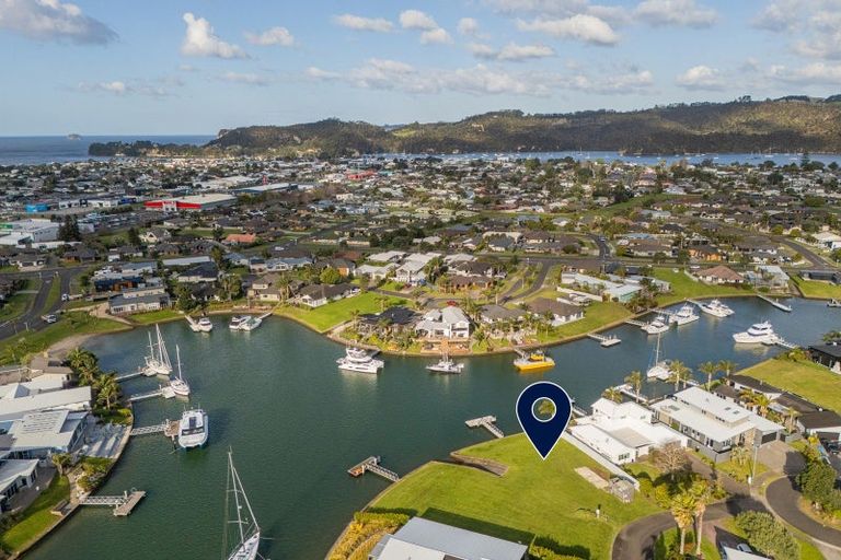 Photo of property in 32 Arawa Lane, Whitianga, 3510