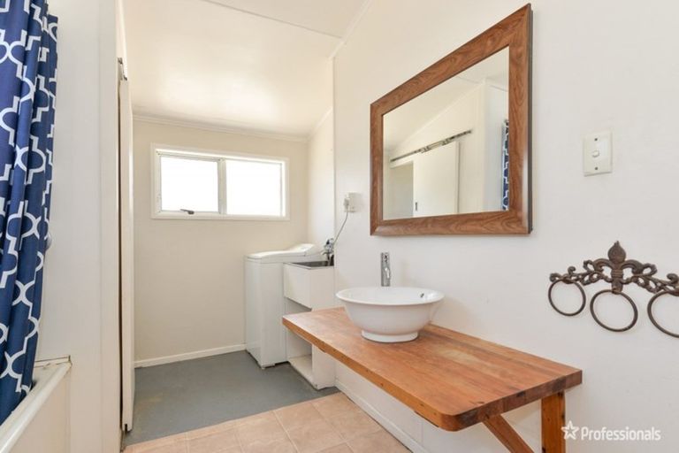 Photo of property in 1 Hereford Drive, Carterton, 5713