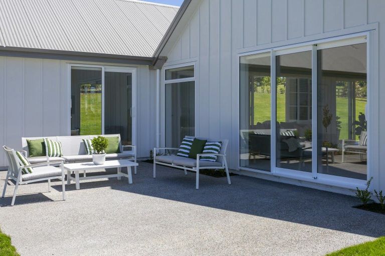 Photo of property in 5 Lens Way, Acacia Bay, Taupo, 3385