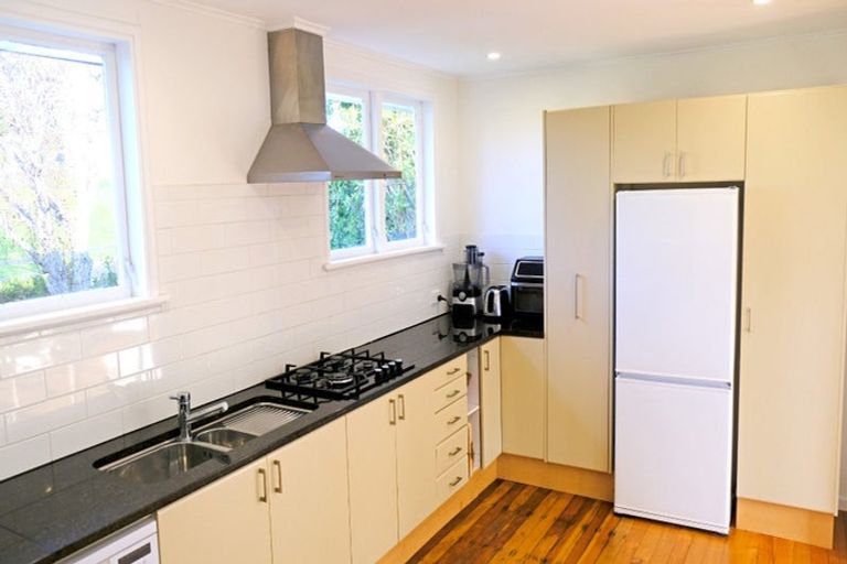 Photo of property in 7 Farringdon Street, Glen Innes, Auckland, 1072