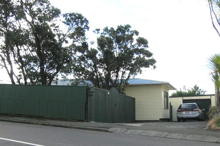 Photo of property in 4 Trebann Street, Paparangi, Wellington, 6037
