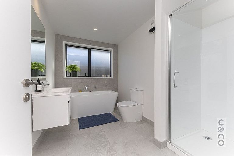 Photo of property in 37 Lumbarda Drive, Kumeu, 0810