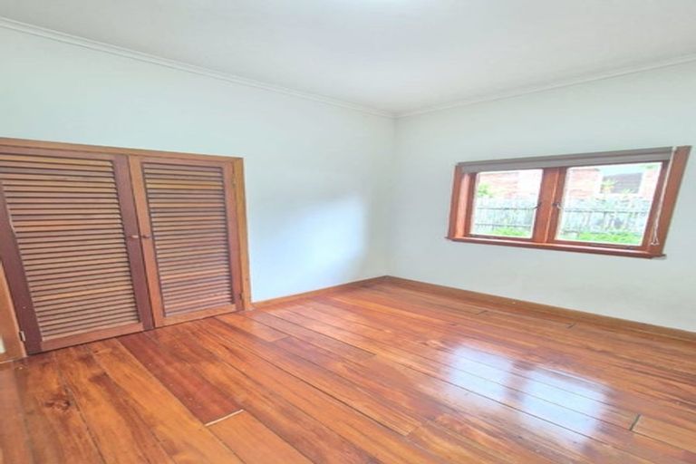 Photo of property in 137 Seabrook Avenue, New Lynn, Auckland, 0600