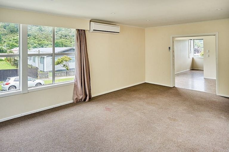 Photo of property in 4 Thomson Grove, Stokes Valley, Lower Hutt, 5019