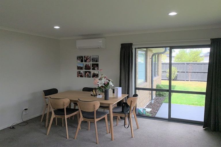 Photo of property in 52 Shillingford Boulevard, Rolleston, 7615