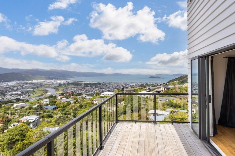 Photo of property in 8 Poto Road, Normandale, Lower Hutt, 5010