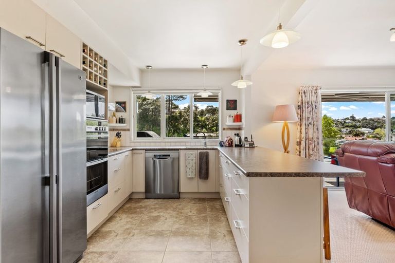 Photo of property in 17 Hawaiian Parade, Arkles Bay, Whangaparaoa, 0932