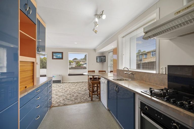 Photo of property in 14 Oawai Place, Marfell, New Plymouth, 4310