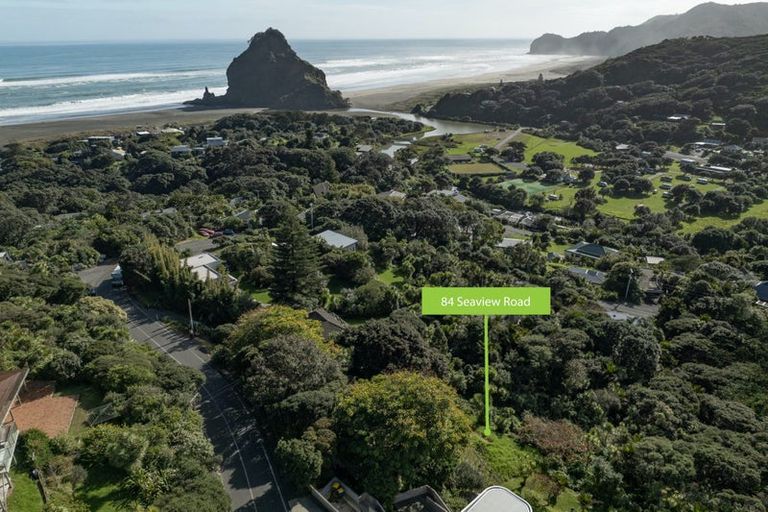 Photo of property in 84 Seaview Road, Piha, New Lynn, 0772