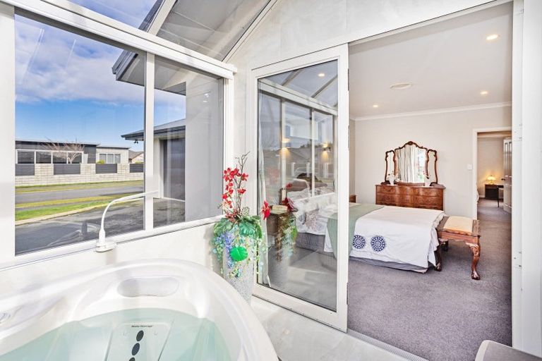 Photo of property in 45 Northside Drive, Waikiwi, Invercargill, 9810