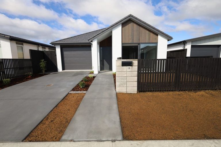 Photo of property in 10 Julie Lane, Papamoa, 3118