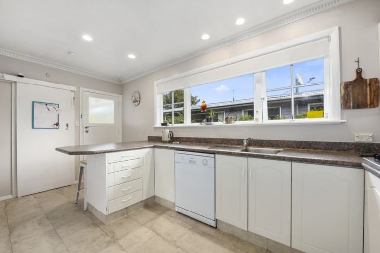 Photo of property in 5 Riversdale Road, Clouston Park, Upper Hutt, 5018