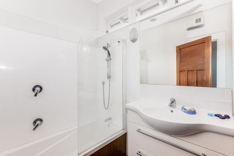 Photo of property in 2a Severn Street, Island Bay, Wellington, 6023