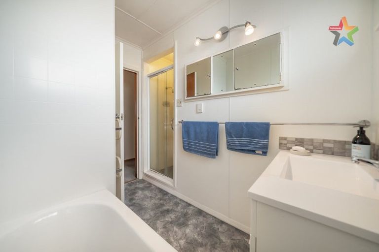 Photo of property in 35 Normandale Road, Normandale, Lower Hutt, 5010