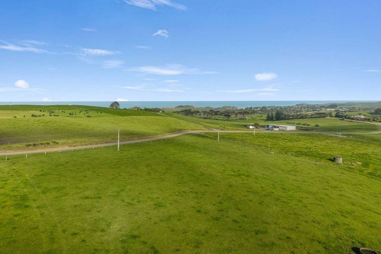 Photo of property in 177 Rehutai Road, Baylys Beach, 0377