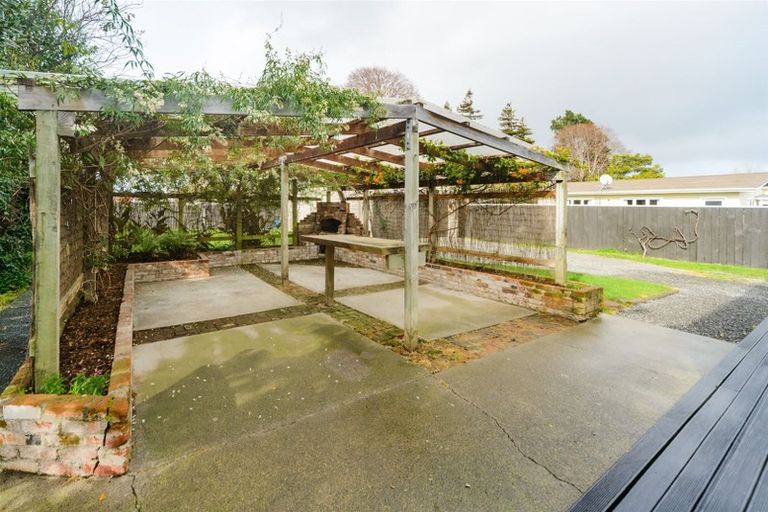 Photo of property in 19 Oxford Street, Marton, 4710