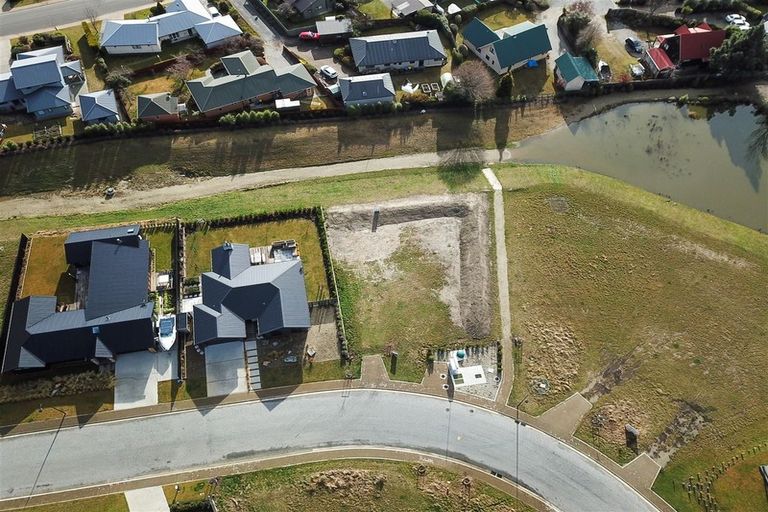 Photo of property in 17 Sapphire Spring Rise, Wanaka, 9305