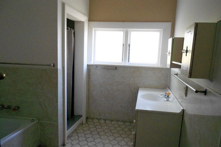 Photo of property in 2/110 Rattray Street, Riccarton, Christchurch, 8041