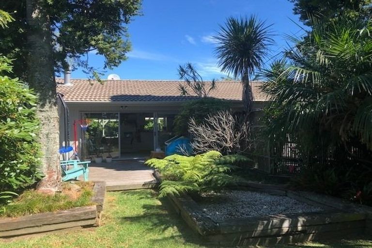 Photo of property in 10 Thelma Crescent, Torbay, Auckland, 0630