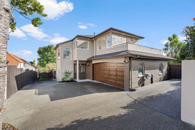 Photo of property in 210 East Coast Road, Forrest Hill, Auckland, 0620