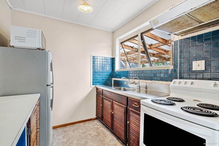 Photo of property in 24 Mawney Road, Henderson, Auckland, 0610