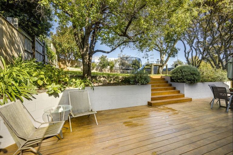 Photo of property in 82 Napier Terrace, Hospital Hill, Napier, 4110