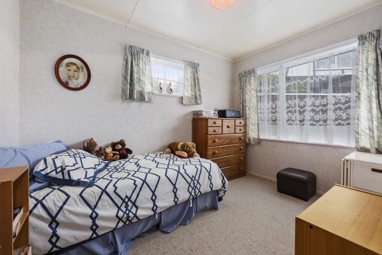 Photo of property in 17 Radiata Grove, Brown Owl, Upper Hutt, 5018