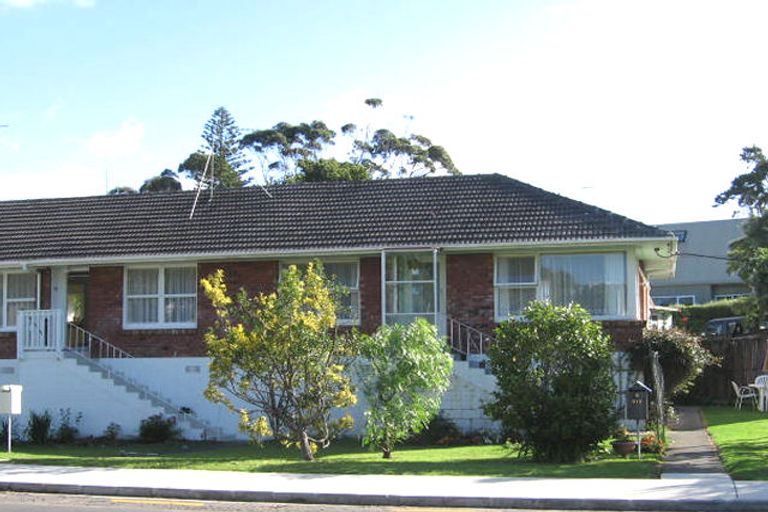 Photo of property in 1/216 Beach Road, Campbells Bay, Auckland, 0630