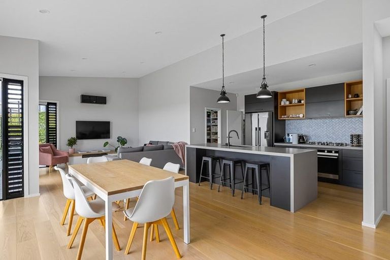 Photo of property in 46 Maka Terrace, Orewa, 0931